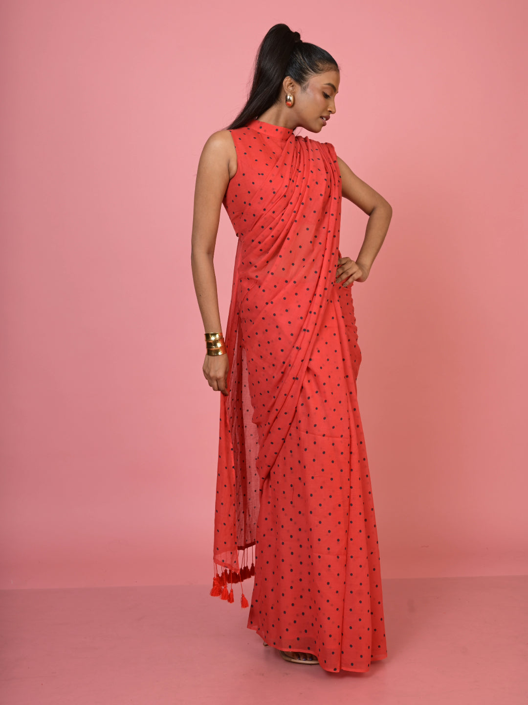 Chulbuli chilly I Red Handloom Mul Cotton Polka Dotted Saree