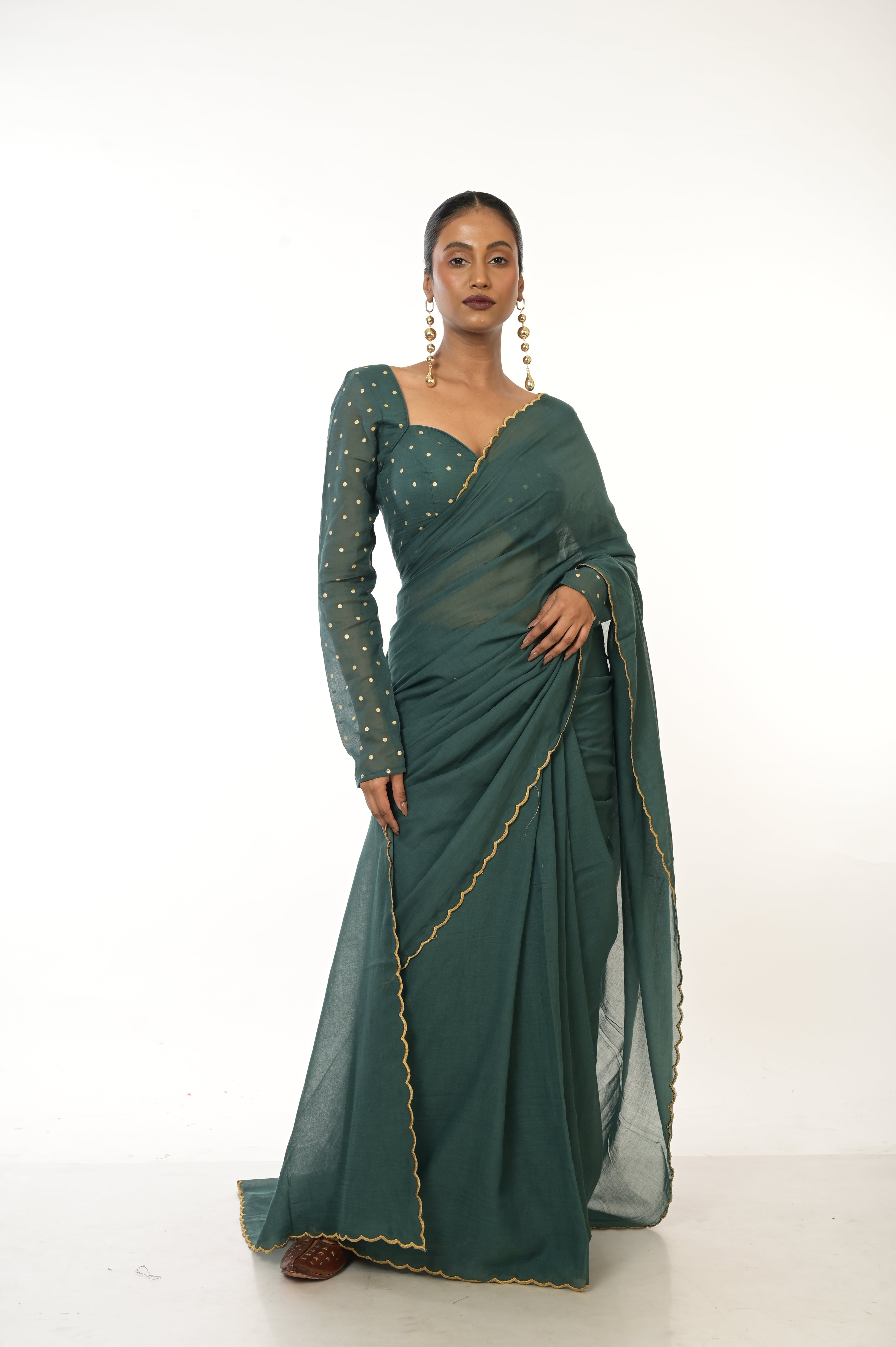 Evergreen Elegance I Bottle Green HandloomMul Cotton Saree with Golden Scalloped Border