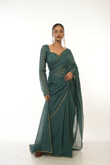 Evergreen Elegance I Bottle Green HandloomMul Cotton Saree with Golden Scalloped Border