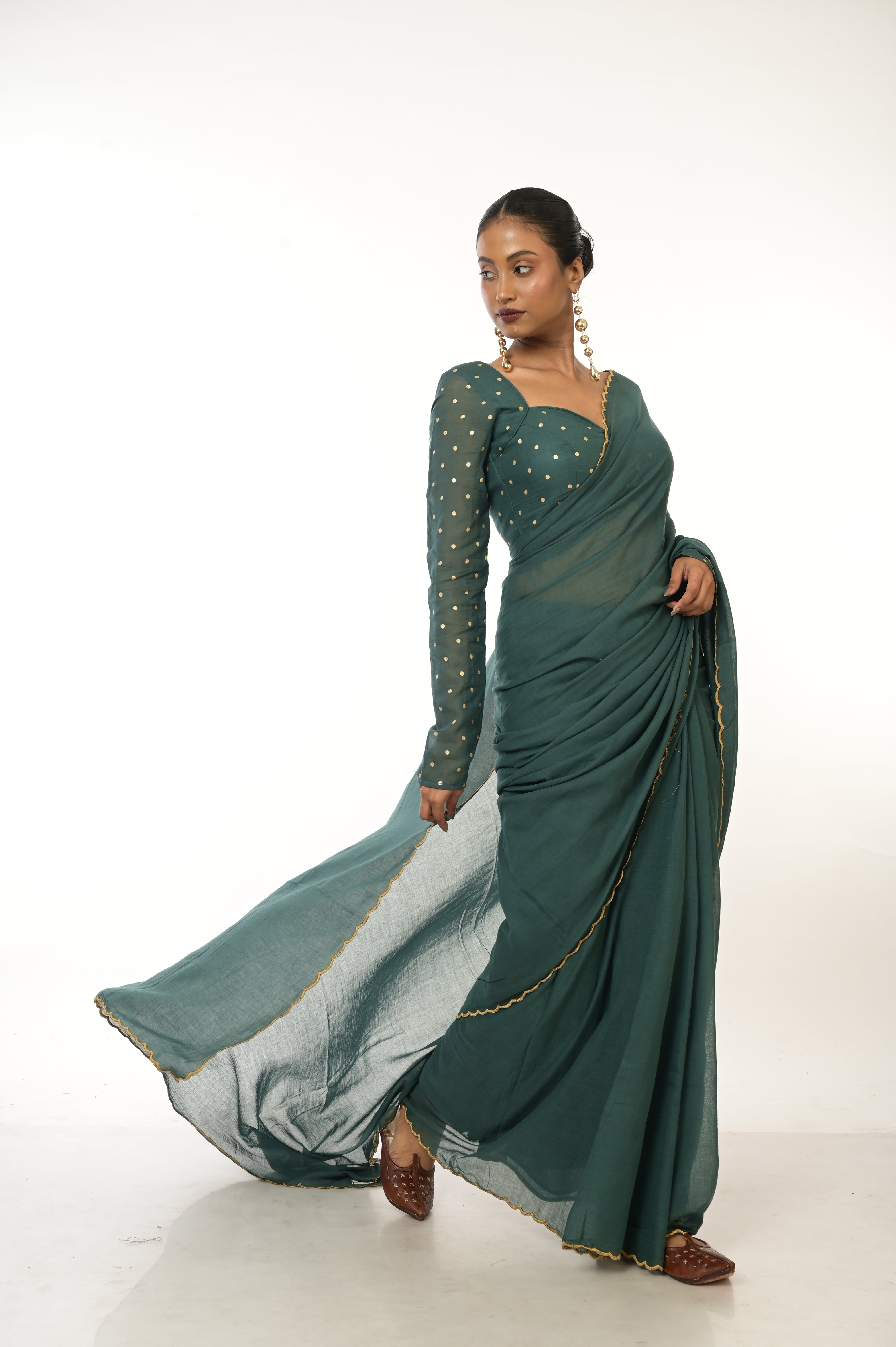 Evergreen Elegance I Bottle Green HandloomMul Cotton Saree with Golden Scalloped Border