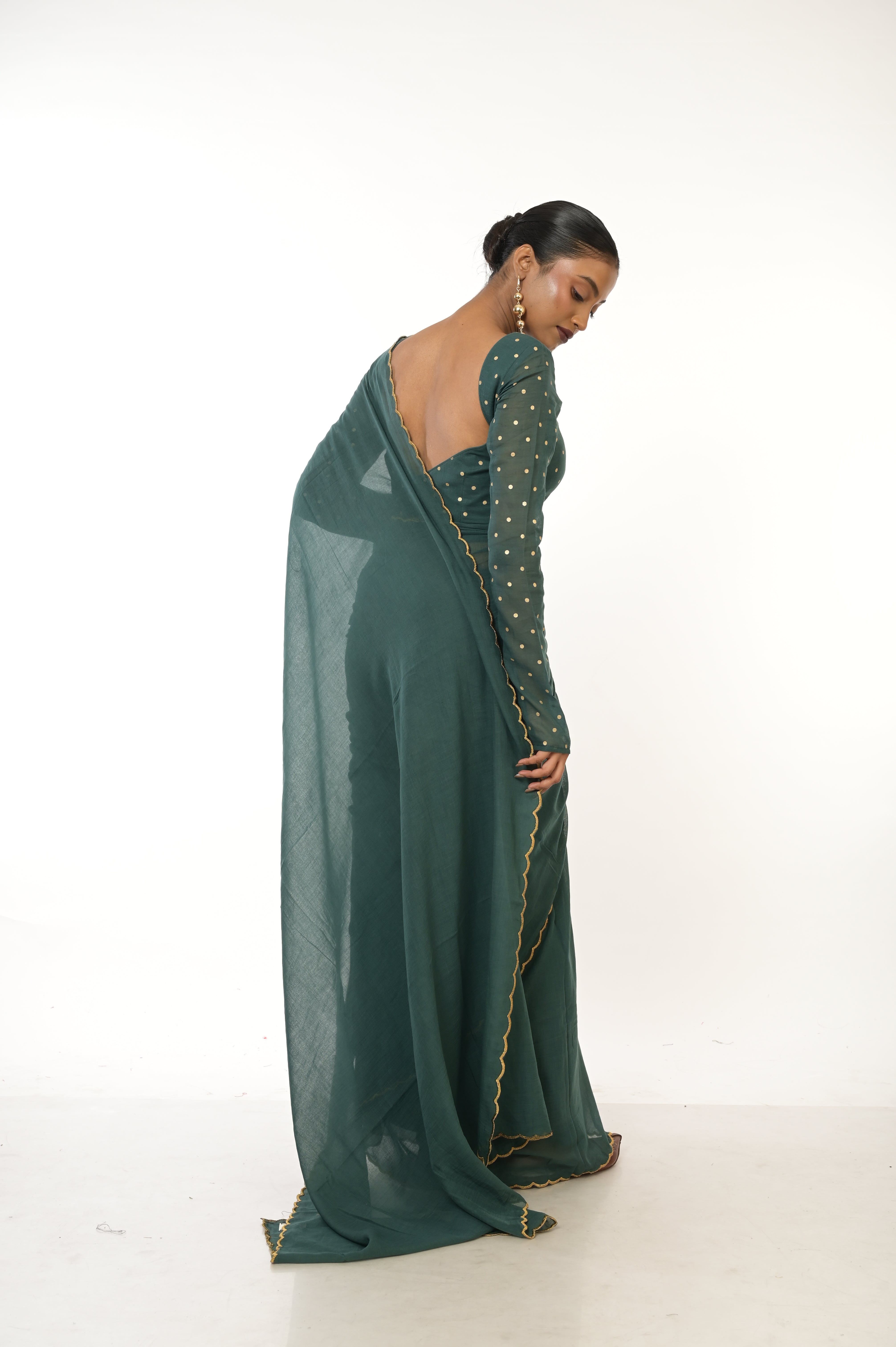 Evergreen Elegance I Bottle Green HandloomMul Cotton Saree with Golden Scalloped Border
