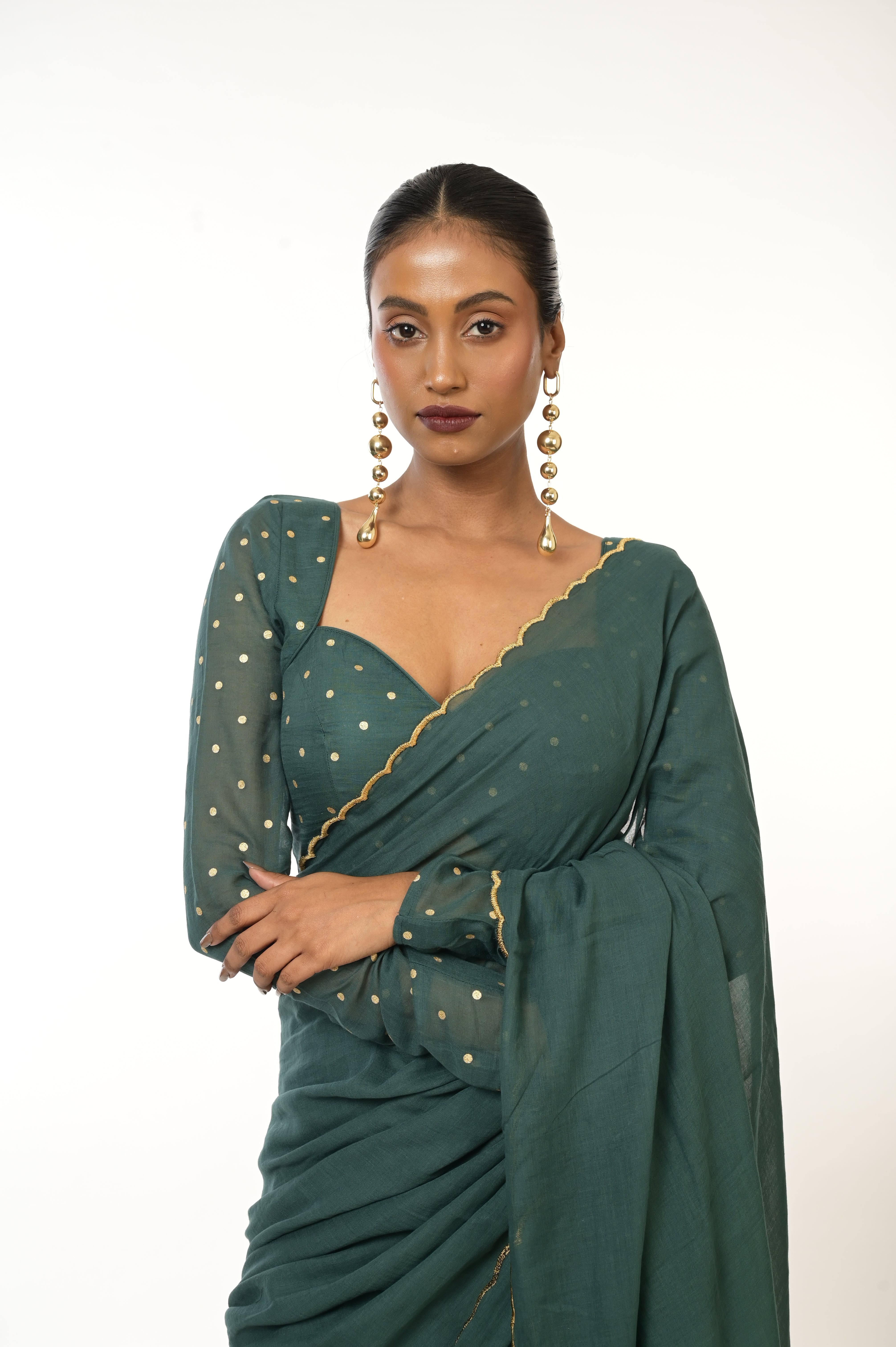 Evergreen Elegance I Bottle Green HandloomMul Cotton Saree with Golden Scalloped Border